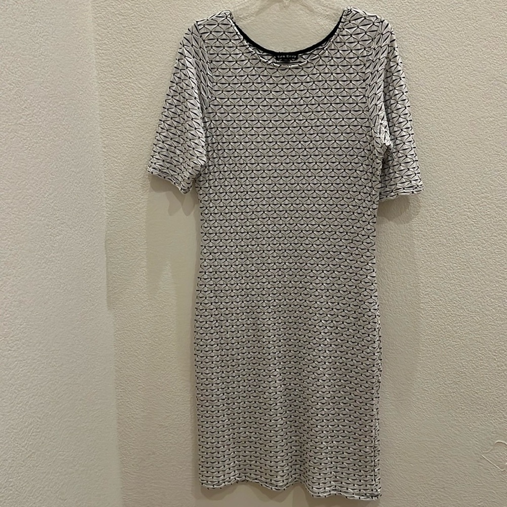 TRUE ENVY BLACK AND WHITE BELOW KNEE DRESS 1x nwot